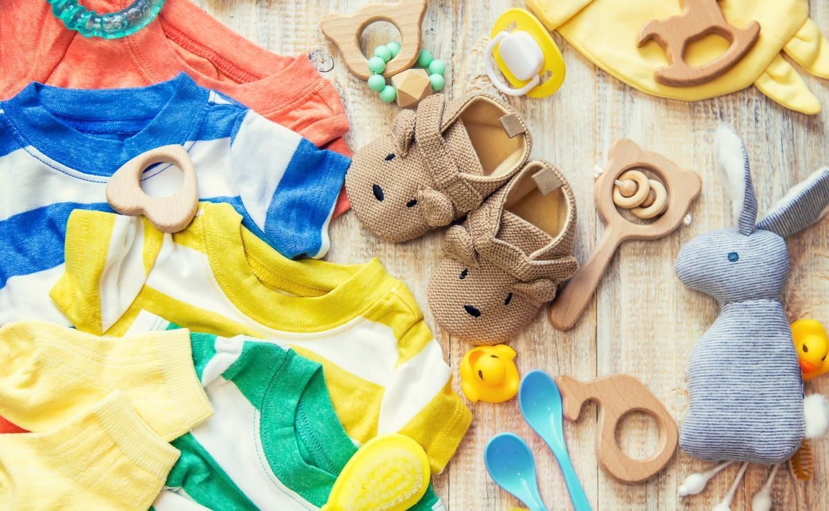 Yeni Doğan Bebeklere Hangi Hediyeler Alınır? (Kız & Erkek Setleri)