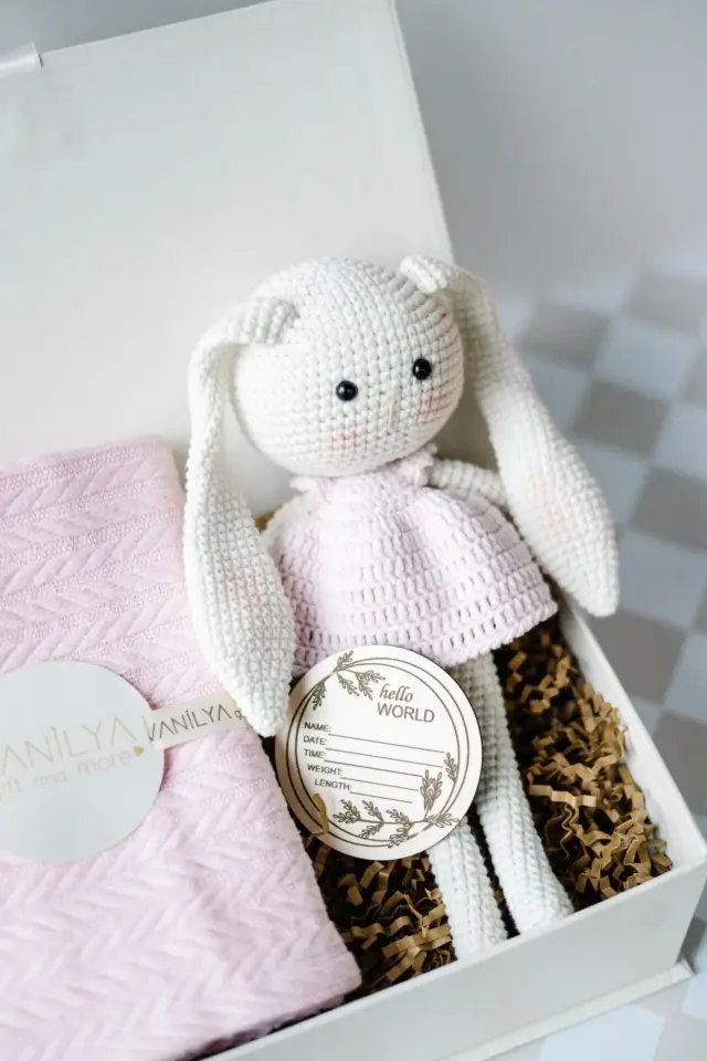 Kız Bebek Amigurumi Tavşan Hediye Seti-Pembe