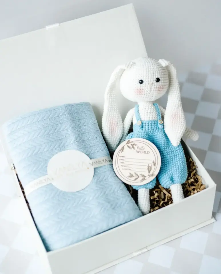 Erkek Bebek Amigurumi Tavşan Hediye Seti-Mavi