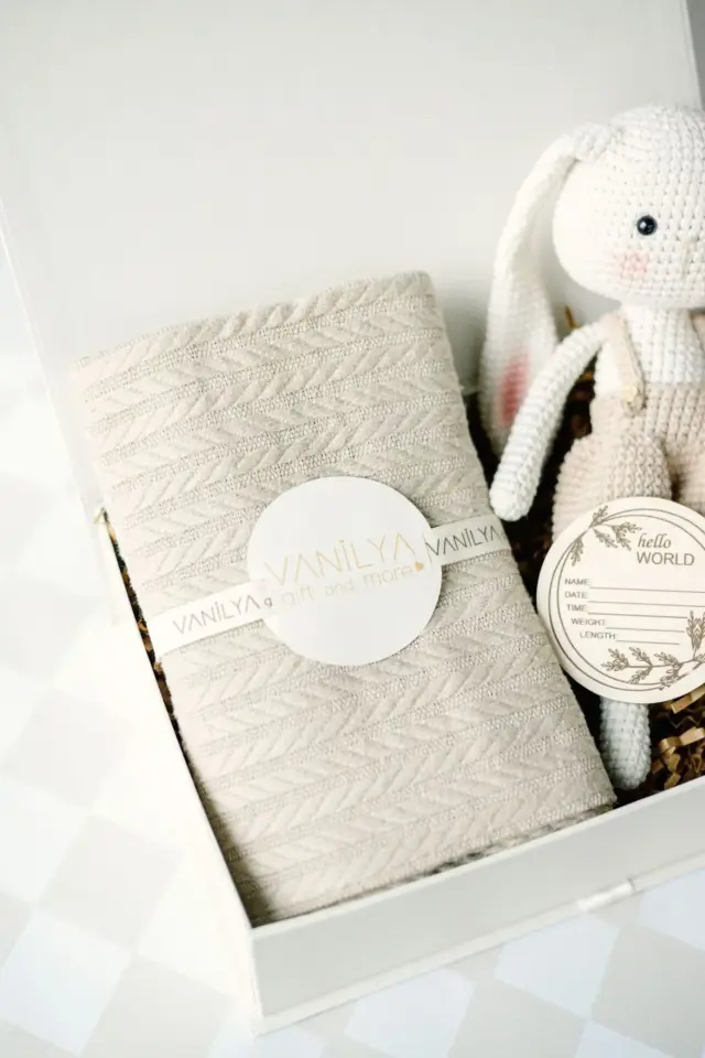 Erkek Bebek Amigurumi Tavşan Hediye Seti-Bej